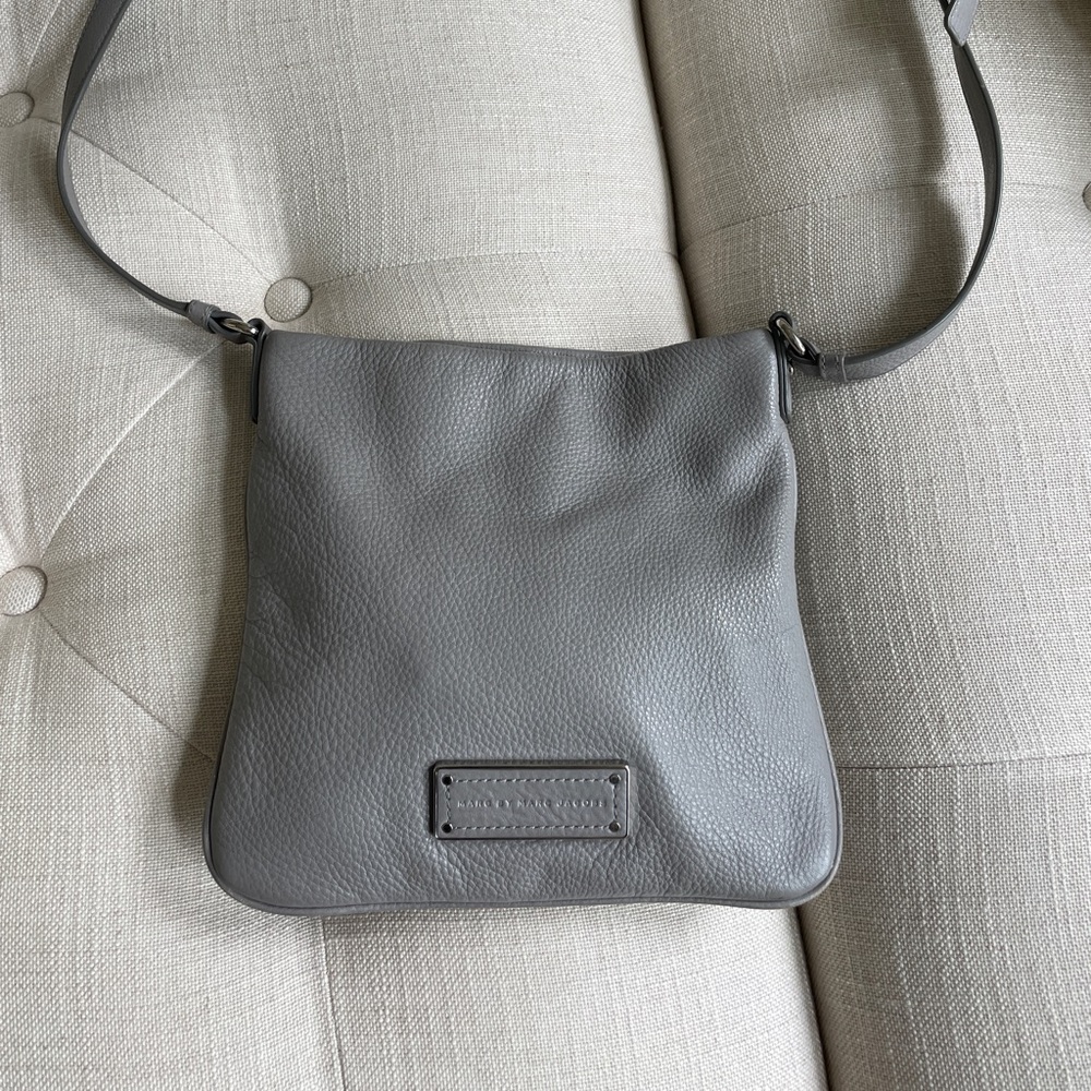 Marc Jacob’s gray leather cross-body purse